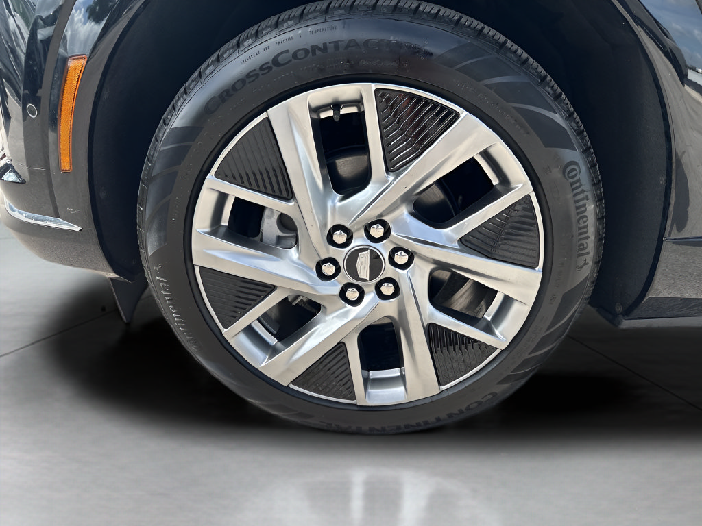Certified 2025 Cadillac Optiq Luxury 1 AWD/4WD image 13