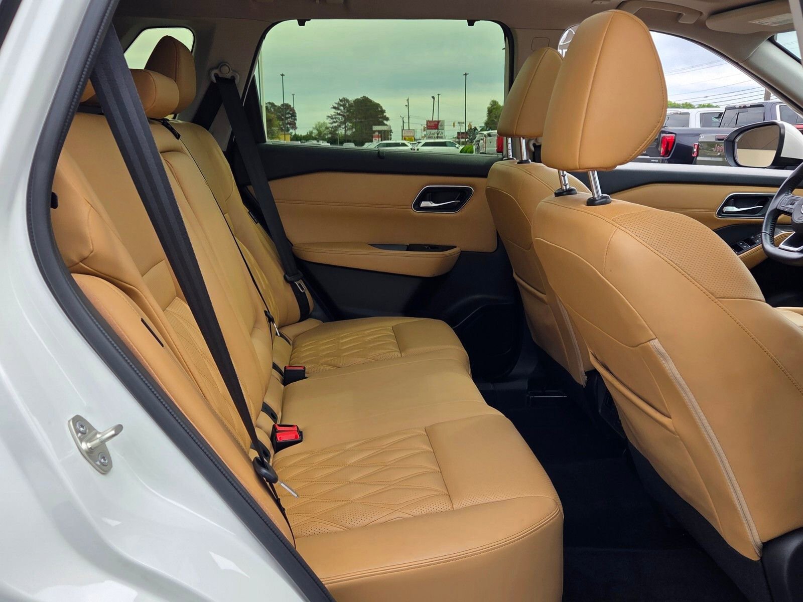 Used 2023 Nissan Rogue Platinum w/ Platinum Premium Package image 16