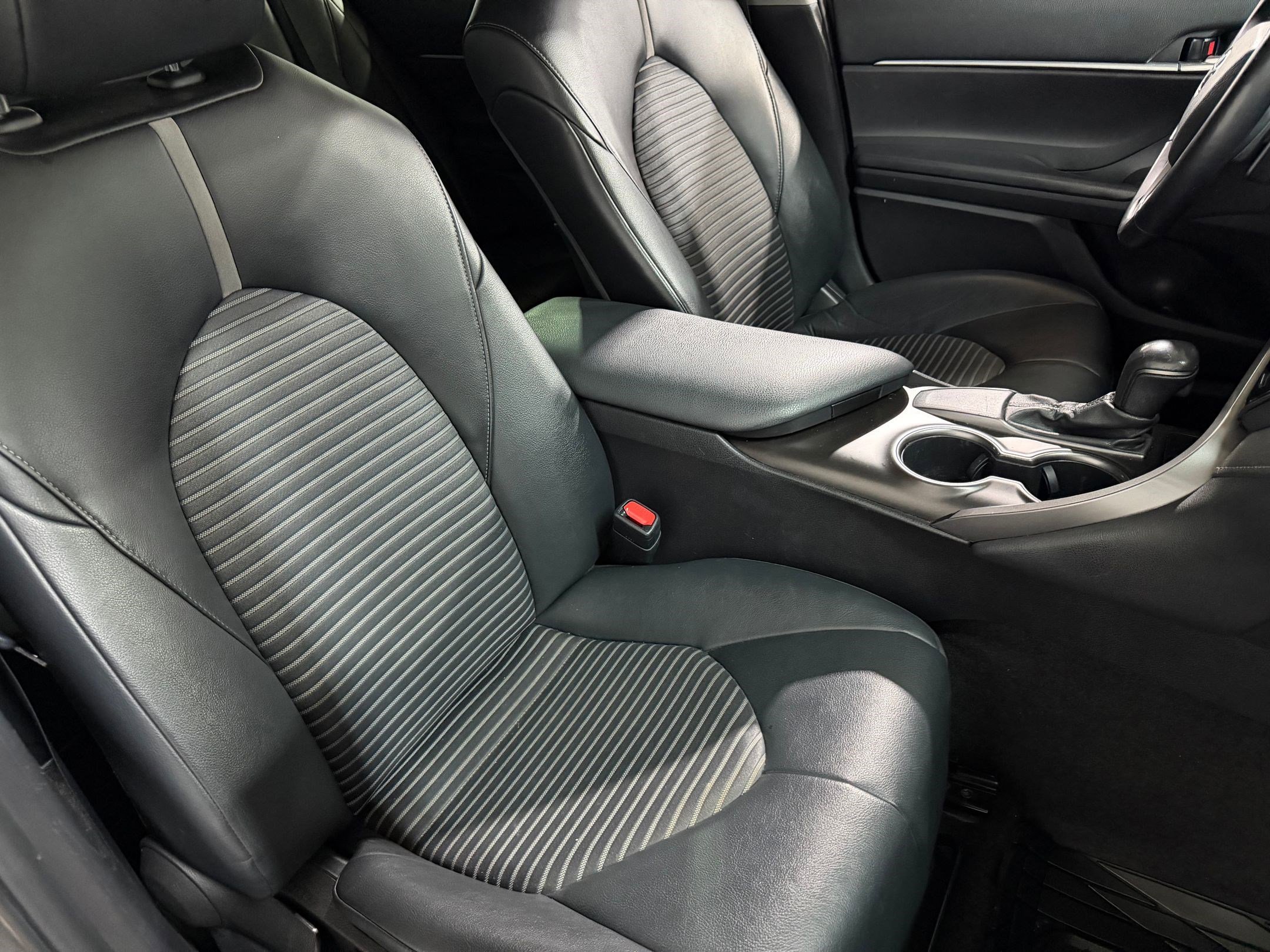 Used 2021 Toyota Camry SE image 39