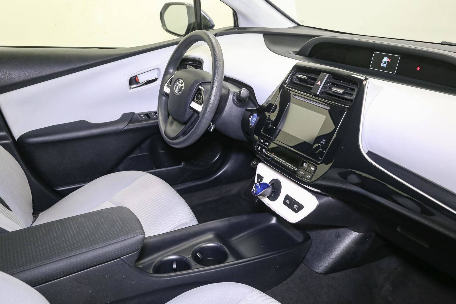 Used 2016 Toyota Prius Two FWD image 18