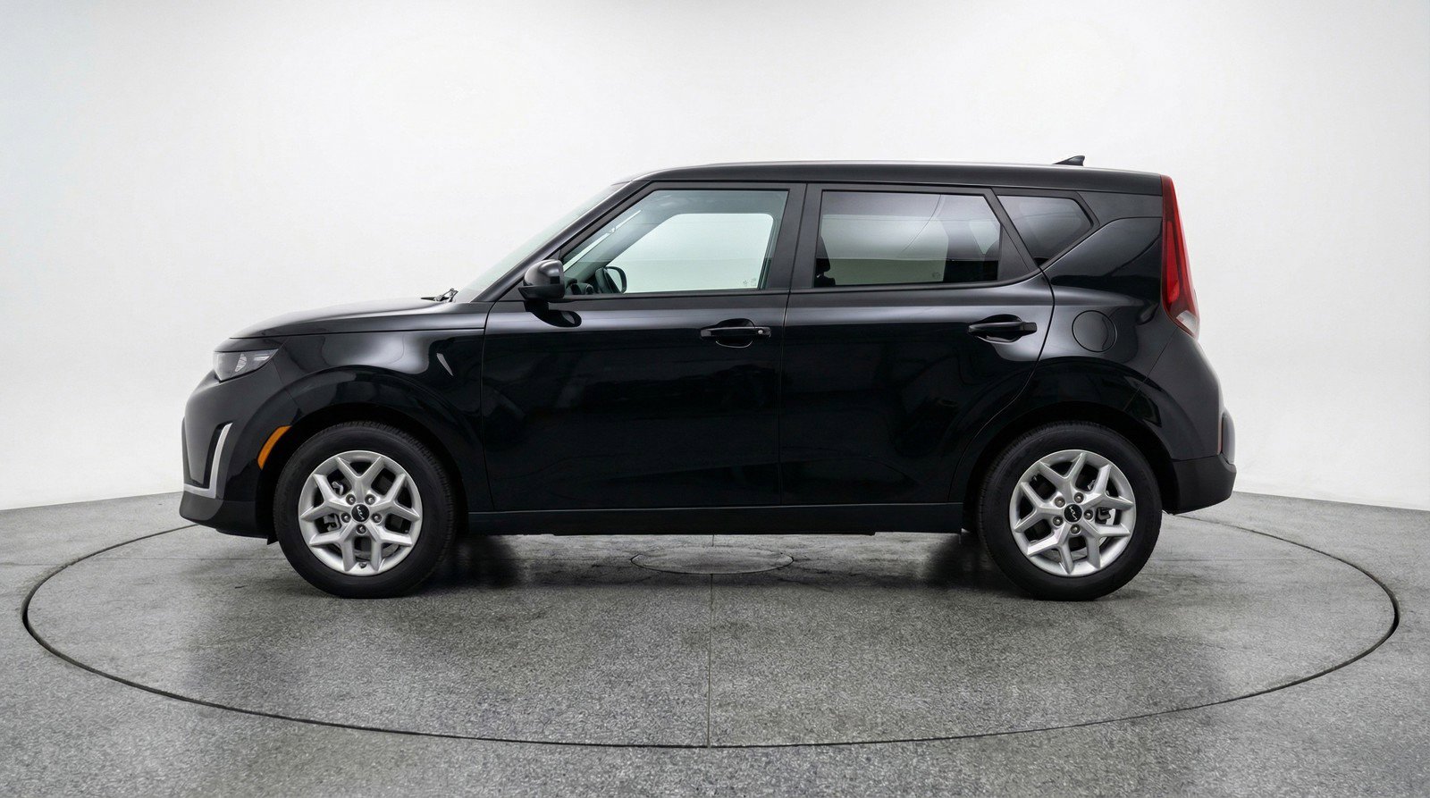 Used 2025 Kia Soul LX w/ LX Technology Package FWD image 5