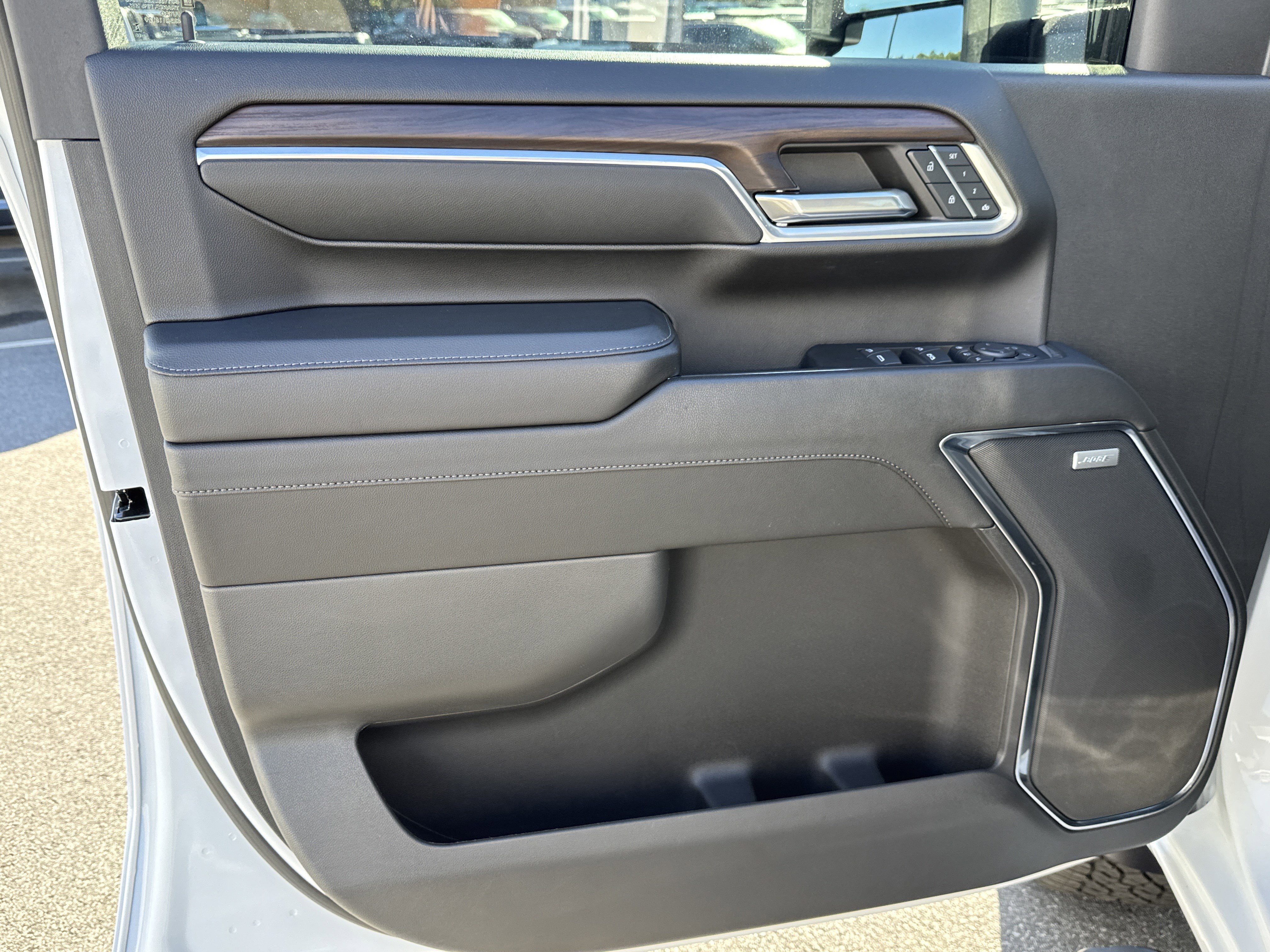 Used 2024 GMC Sierra 2500 SLT w/ SLT Convenience Package image 17