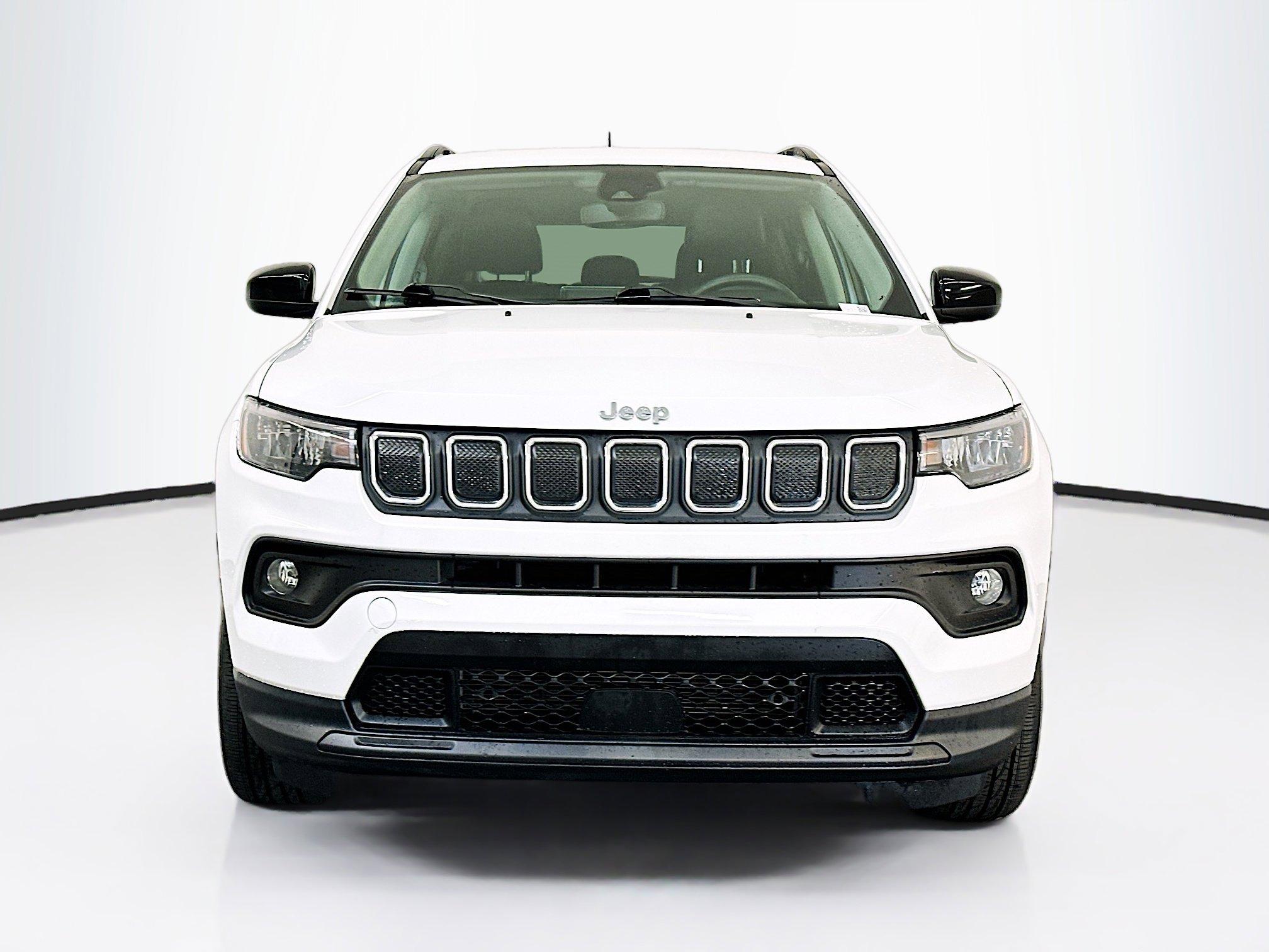 Used 2022 Jeep Compass Latitude image 2