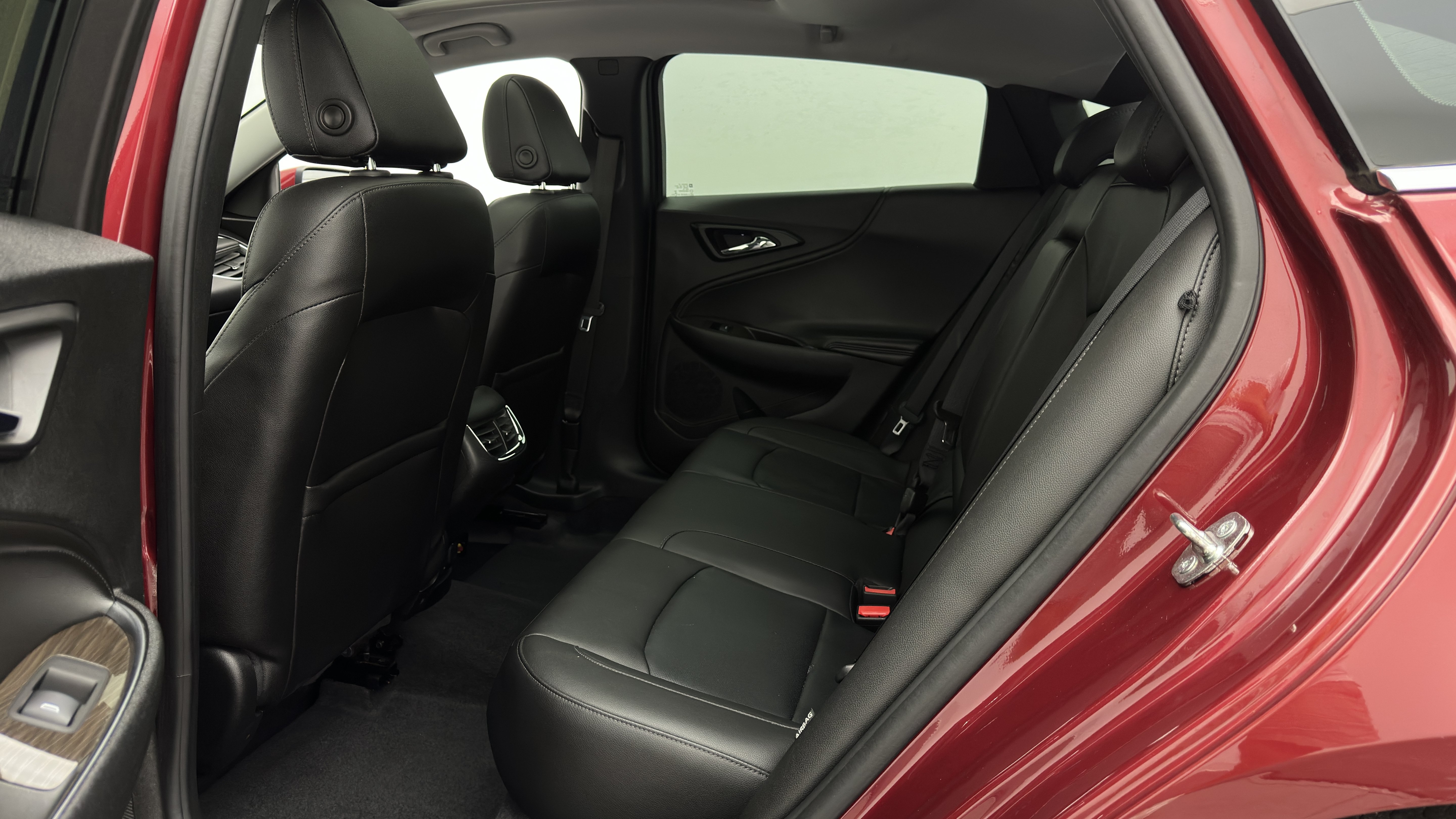 Used 2018 Chevrolet Malibu Premier w/ Premier Sun and Wheel Package FWD image 26