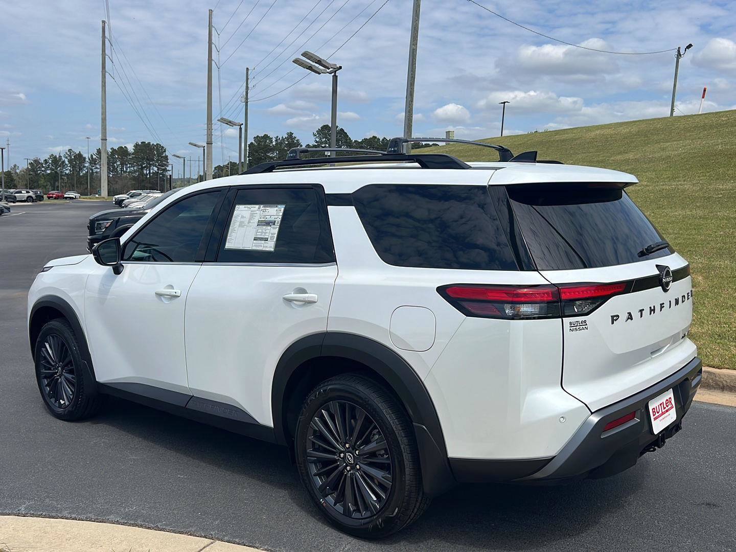 New 2026 Nissan Pathfinder SL w/ SL Premium Package image 4