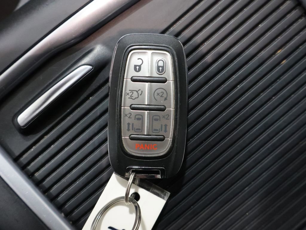 Used 2024 Chrysler Pacifica Touring-L FWD image 27