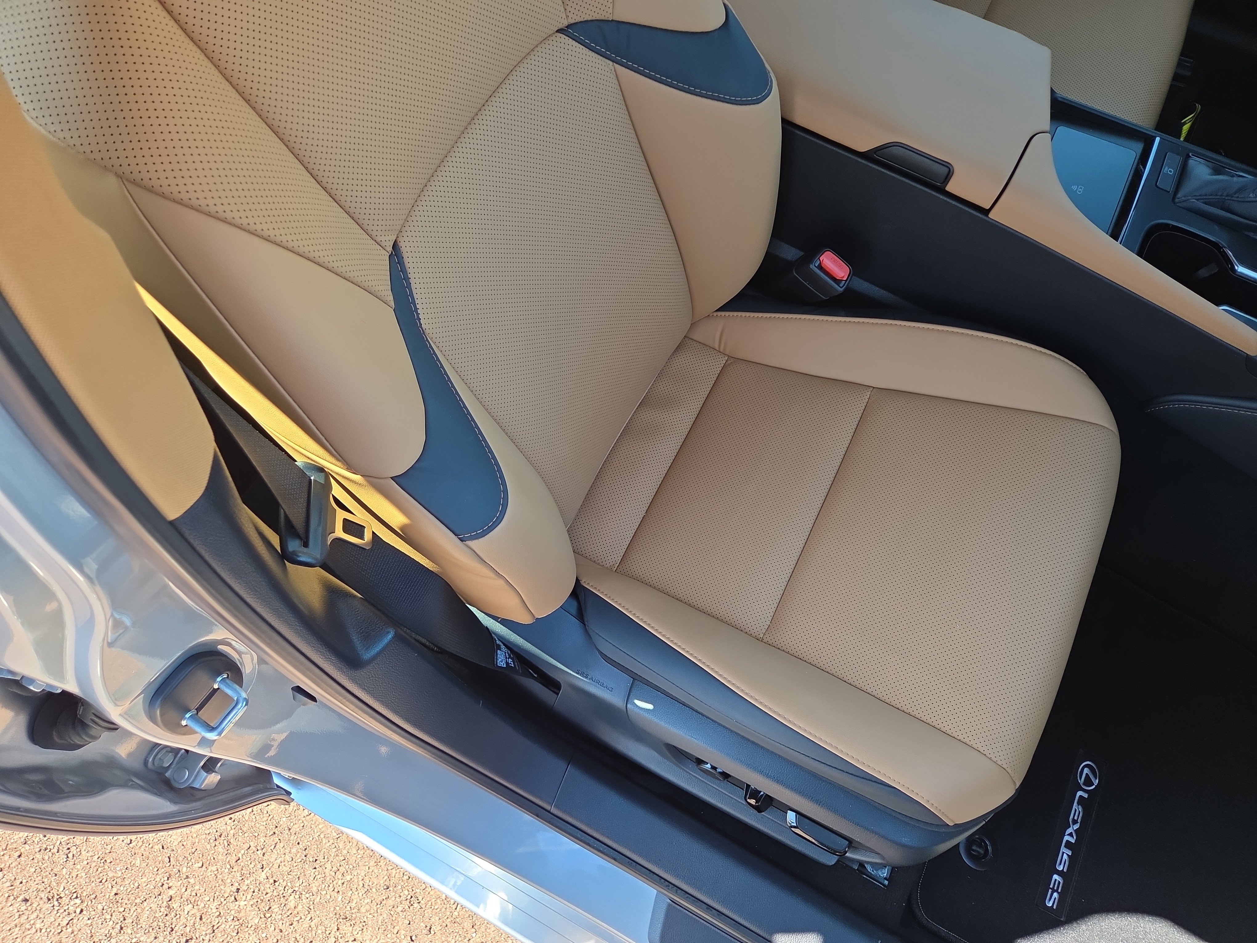 Used 2024 Lexus ES 350 w/ Premium Package image 16