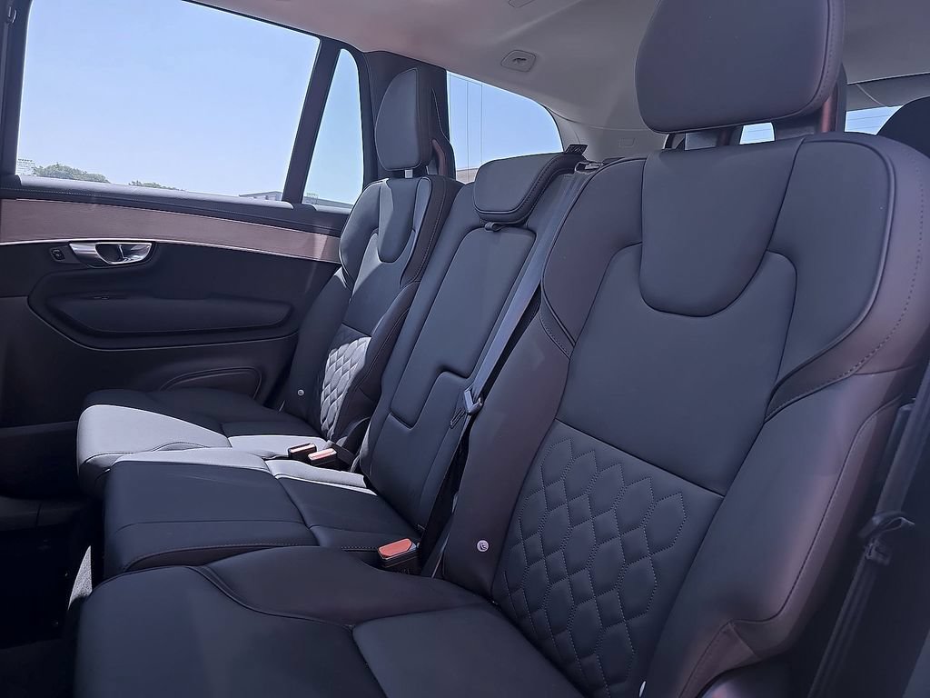 Certified 2025 Volvo XC90 B5 Plus AWD/4WD image 24