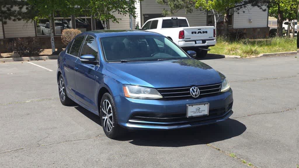 Used 2017 Volkswagen Jetta SE FWD image 3