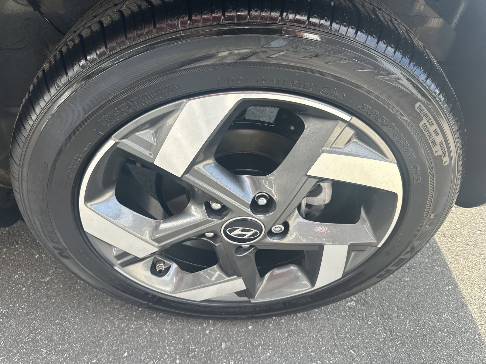 Used 2025 Hyundai Venue SEL FWD image 32