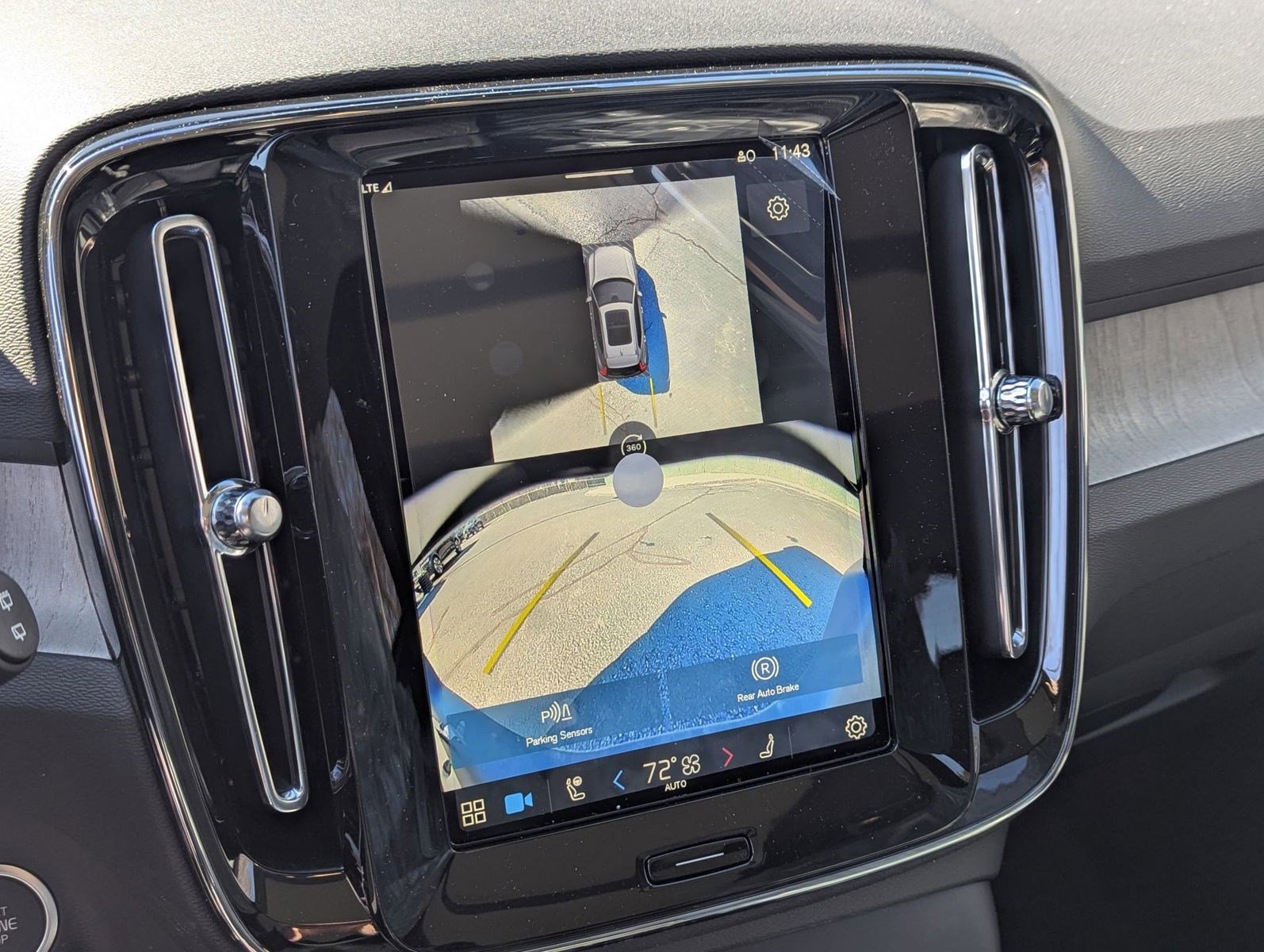 New 2025 Volvo XC40 B5 Plus w/ Protection Package Premier image 15