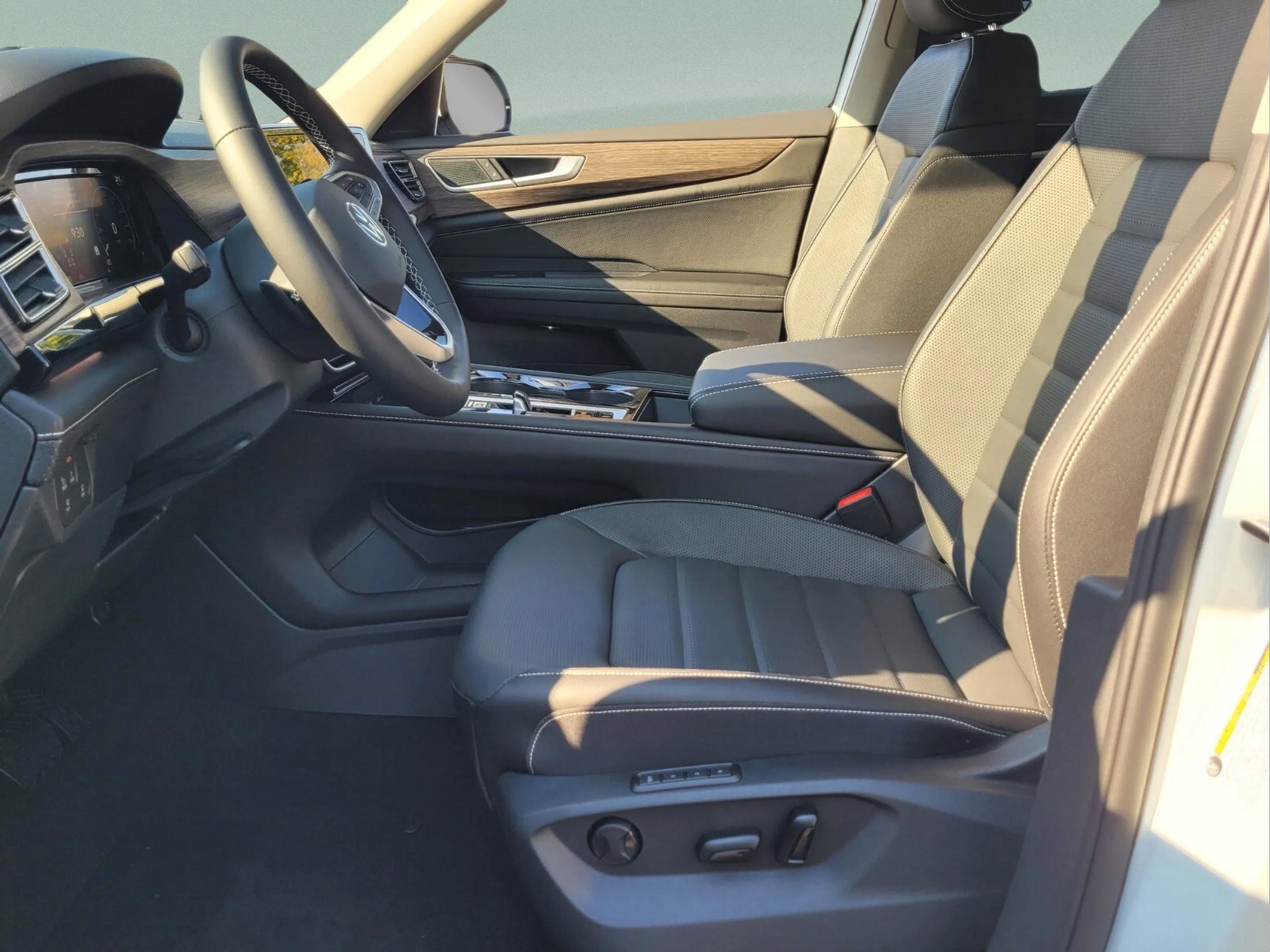 New 2026 Volkswagen Atlas SEL image 11