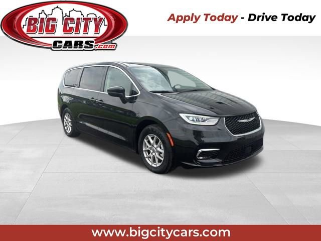 Used 2023 Chrysler Pacifica Touring-L