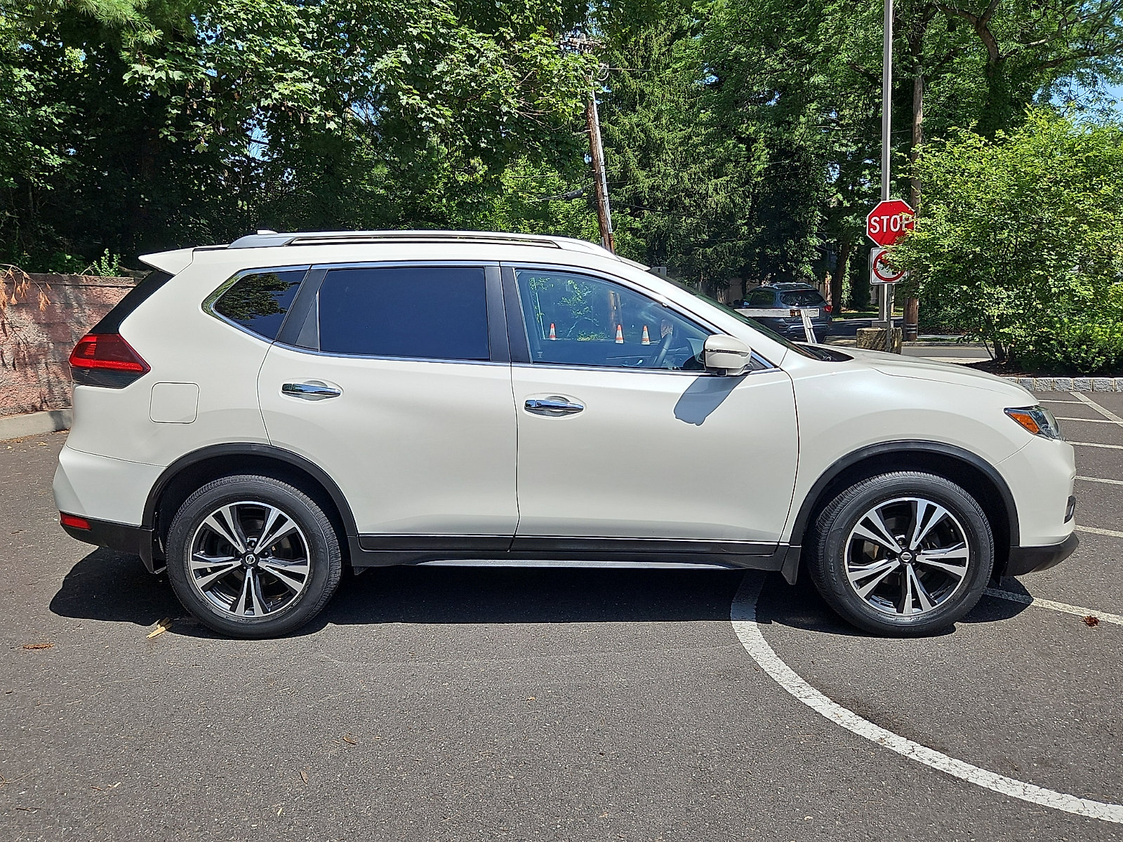 Certified 2019 Nissan Rogue SV w/ Premium Package AWD/4WD image 7