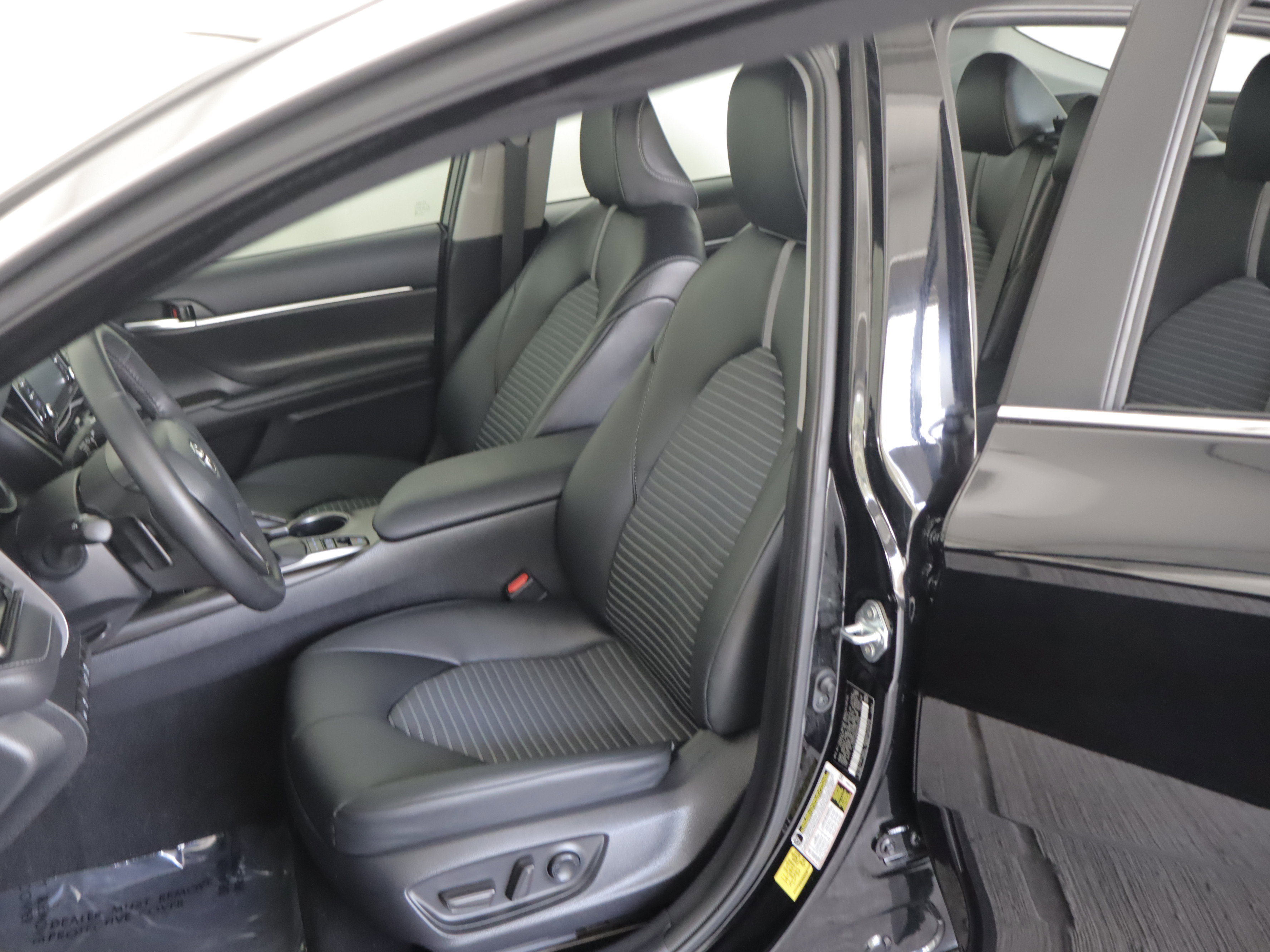 Used 2024 Toyota Camry SE FWD image 7