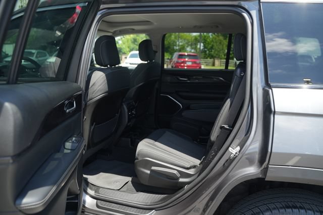 Used 2022 Jeep Grand Cherokee L Laredo w/ Luxury Tech Group I AWD/4WD image 16