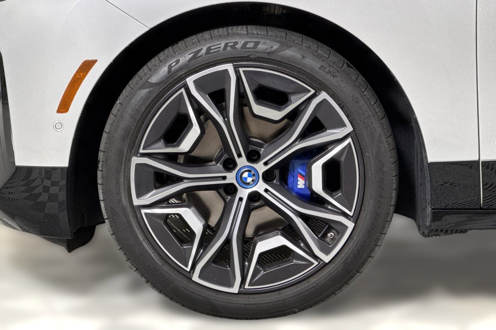 Used 2025 BMW iX M60 image 11