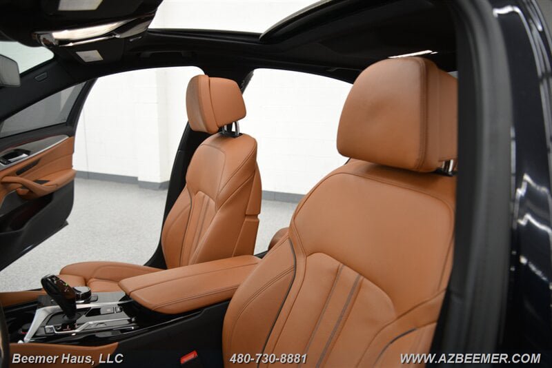 Used 2022 BMW M550i xDrive w/ Executive Package AWD/4WD image 17