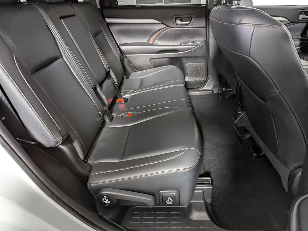 Used 2019 Toyota Highlander XLE AWD/4WD image 40