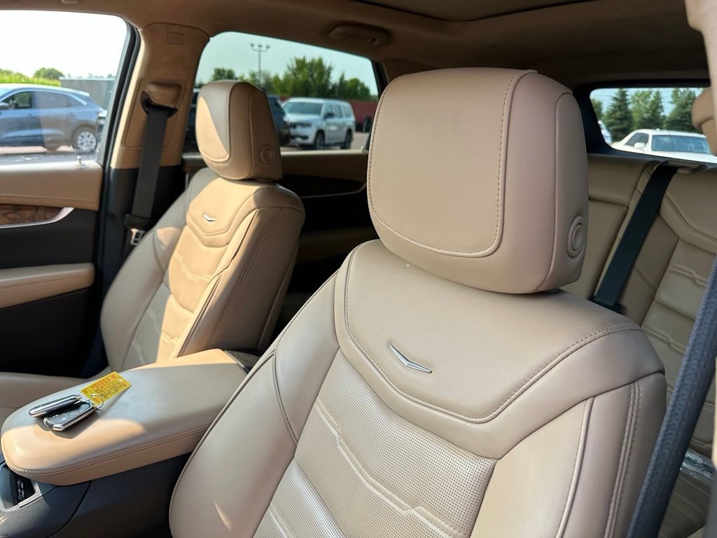 Used 2023 Cadillac XT5 Sportv w/ Platinum Package AWD/4WD image 3