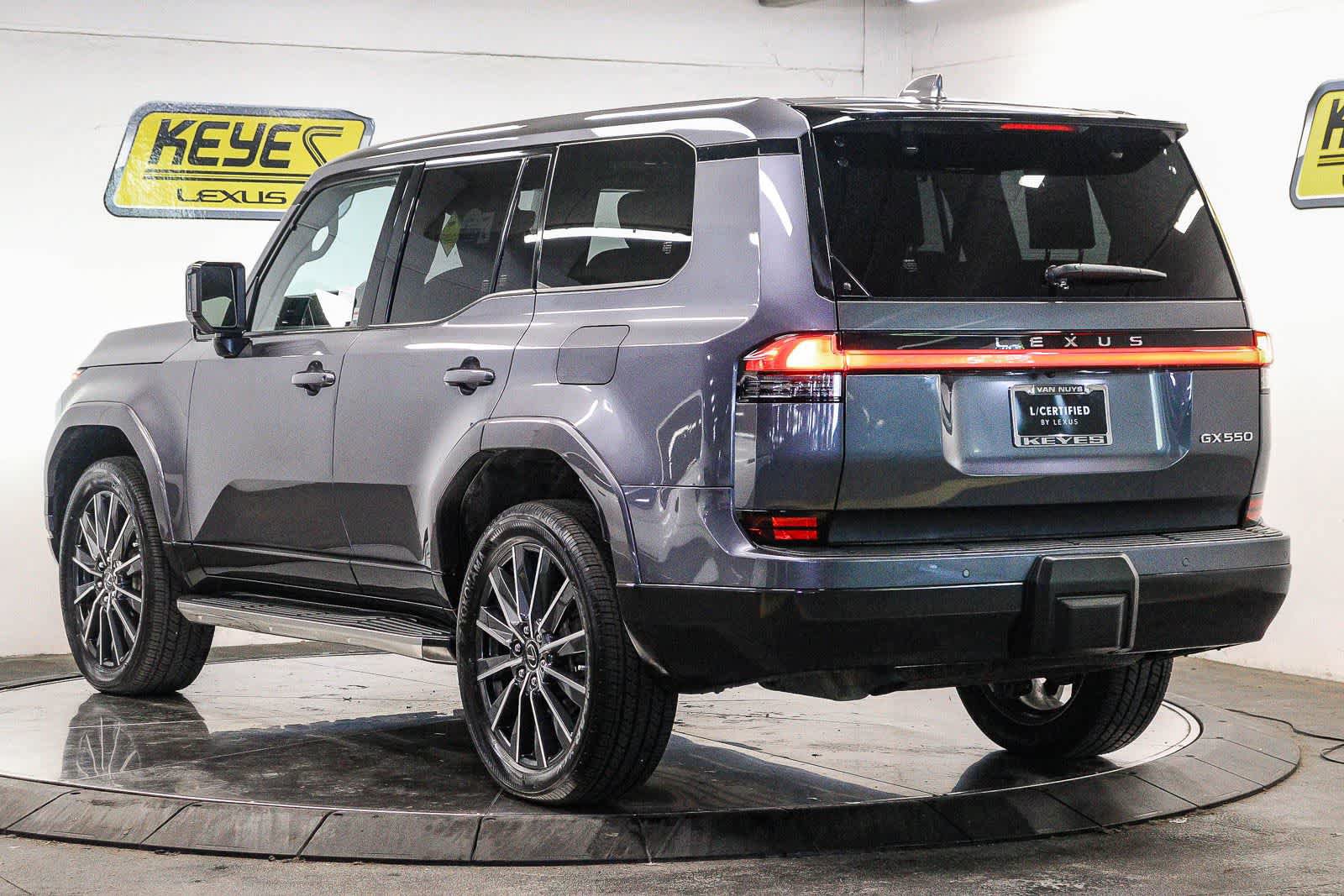 Used 2024 Lexus GX 550 w/ Cold Area Package AWD/4WD image 2