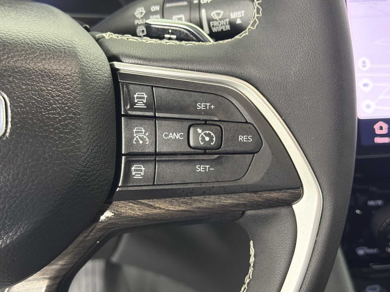 Used 2025 Jeep Grand Cherokee Limited w/ Black Appearance Package AWD/4WD image 26