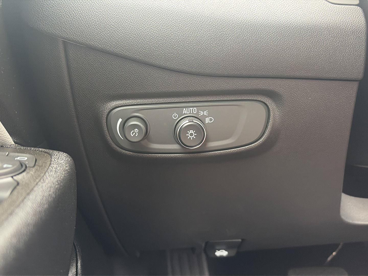 Used 2023 Chevrolet Equinox LS AWD/4WD image 17