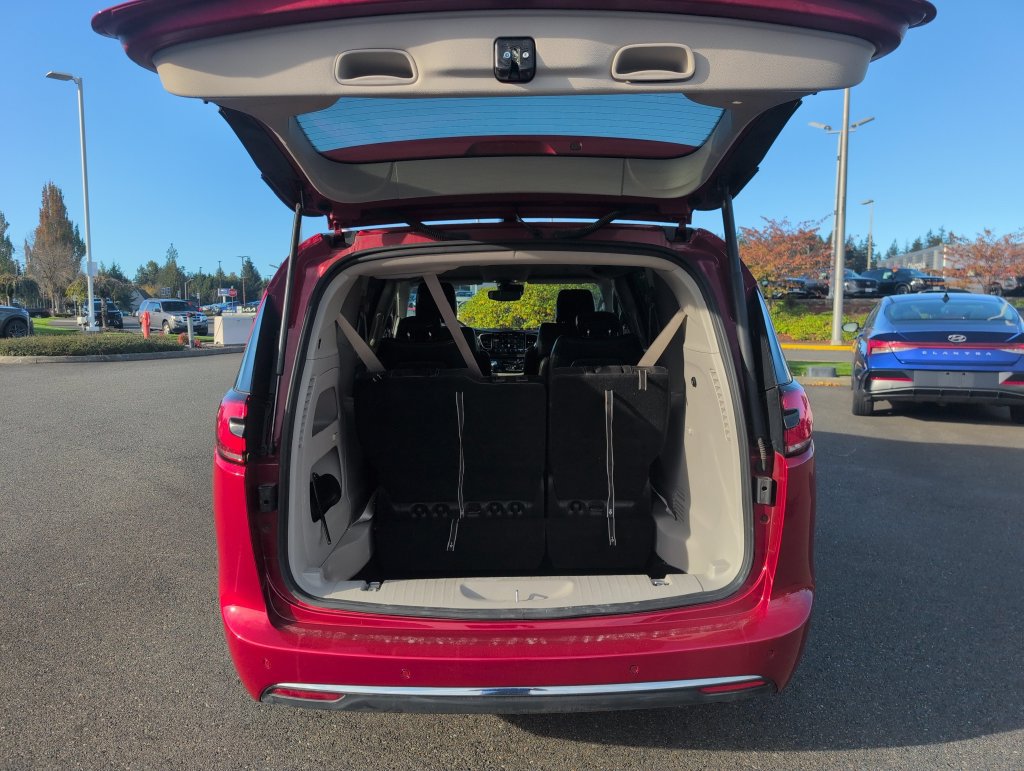 Used 2024 Chrysler Pacifica Touring-L FWD image 33