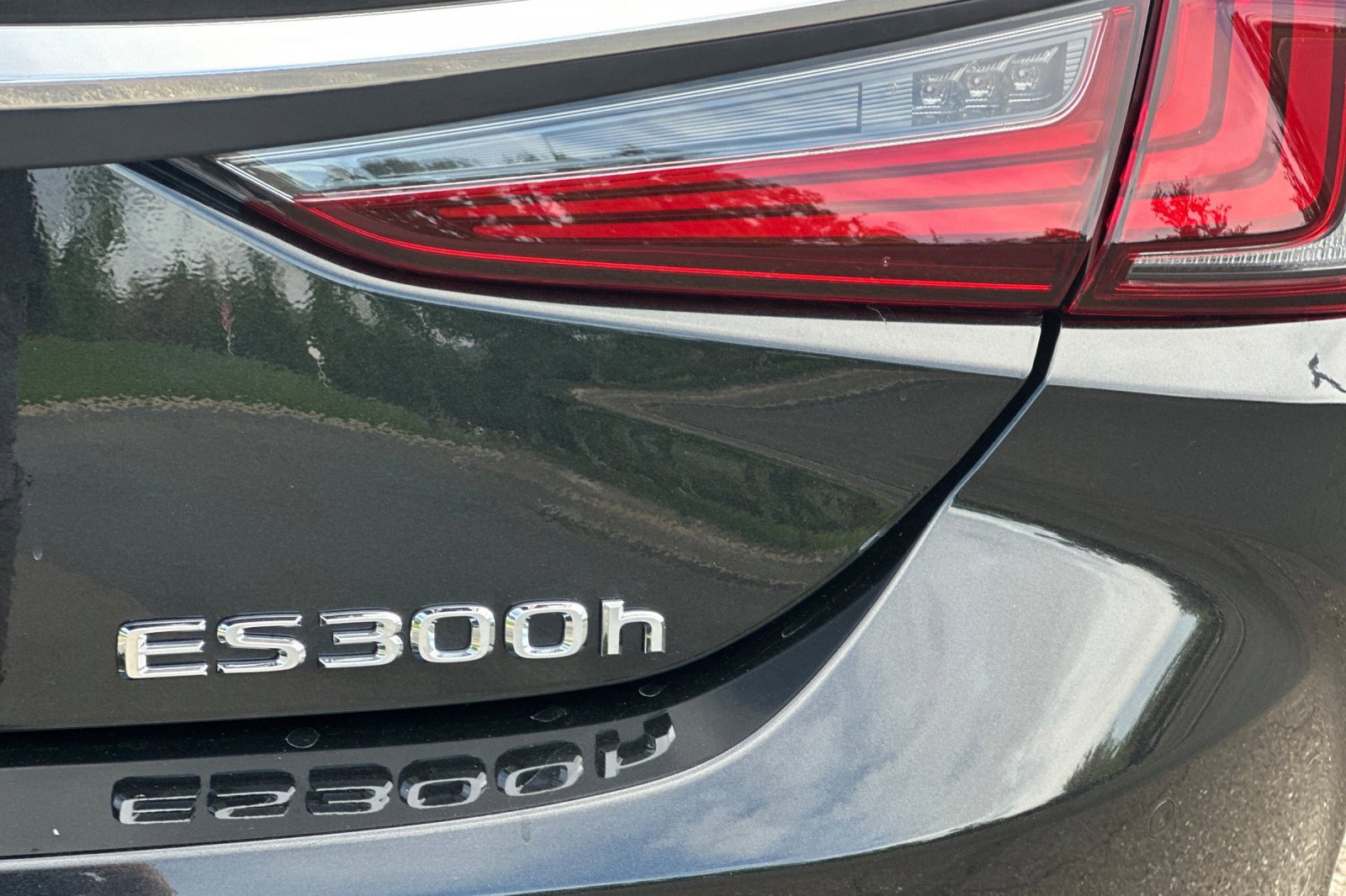 Certified 2025 Lexus ES 300h w/ Premium Package image 38