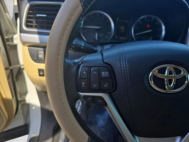 Used 2018 Toyota Highlander XLE AWD/4WD image 17