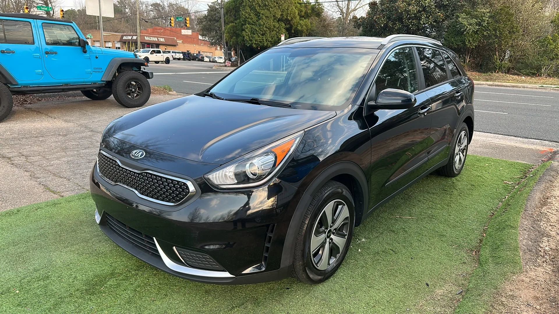 Used 2019 Kia Niro LX image 3