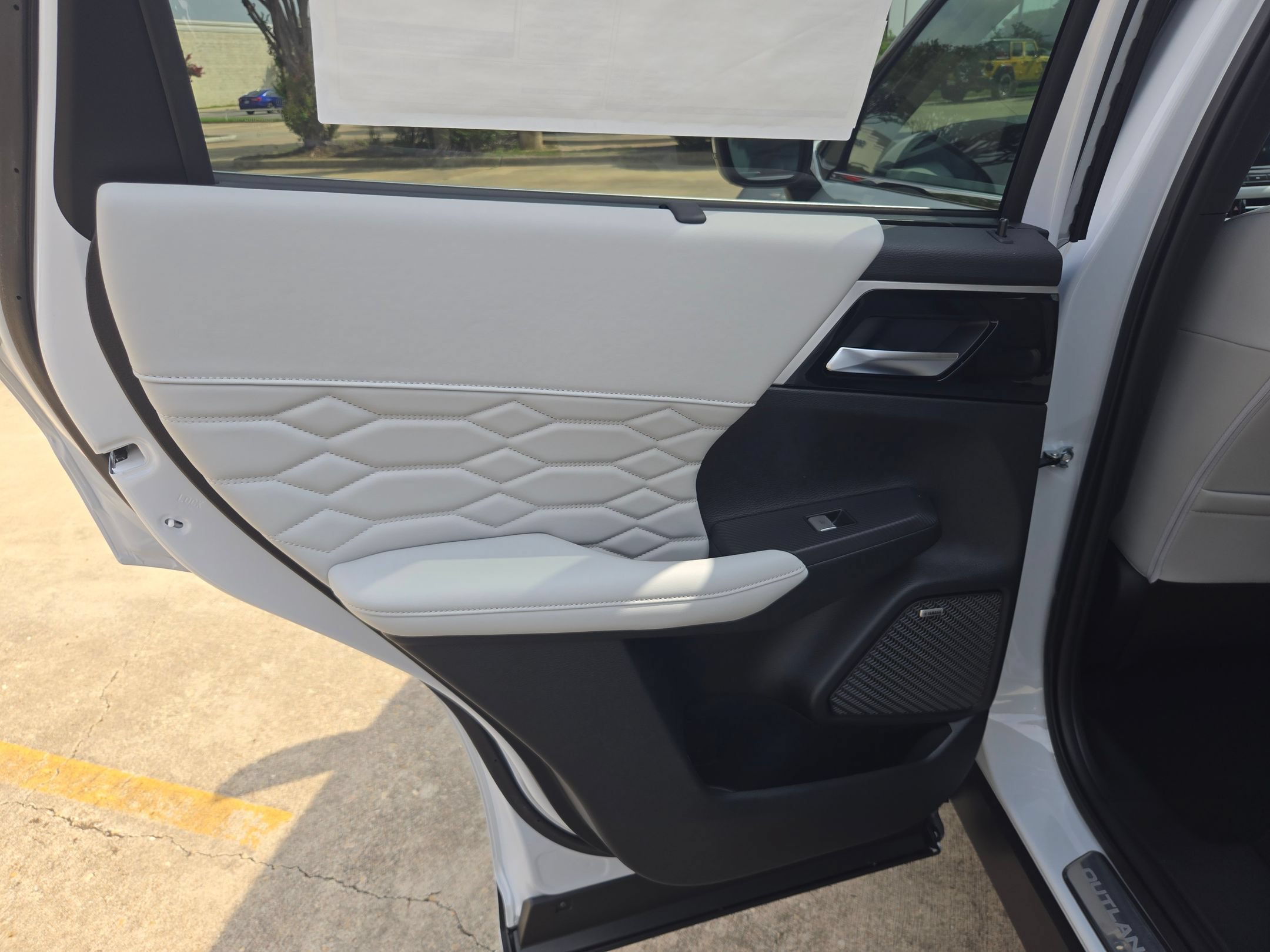 New 2026 Mitsubishi Outlander SEL FWD image 14