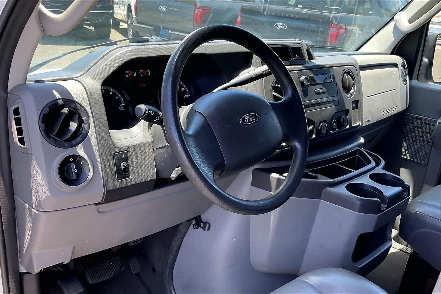 Used 2014 Ford E-350 and Econoline 350 XL w/ Power Windows & Locks Group RWD video 2