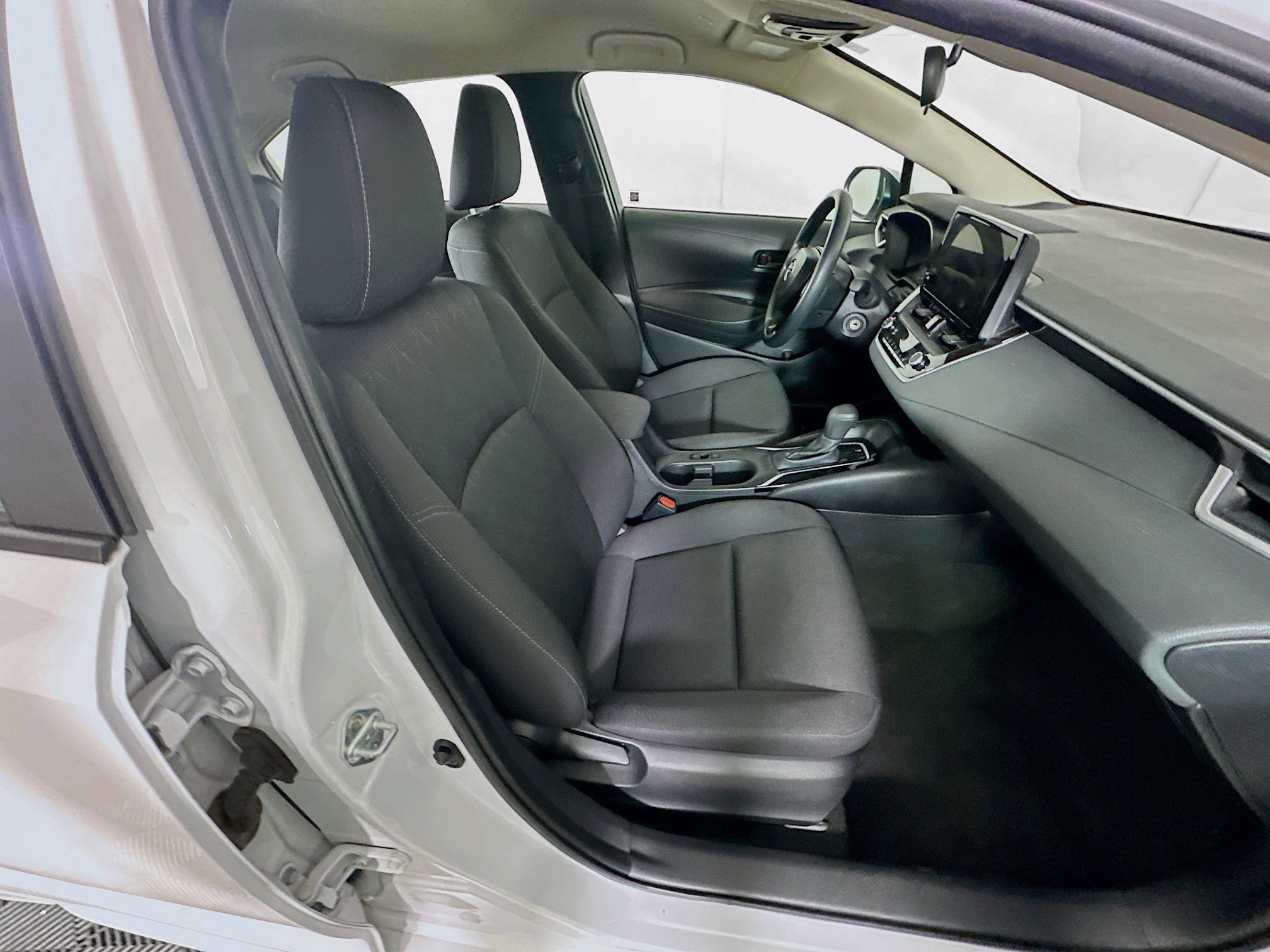 Used 2024 Toyota Corolla LE image 28