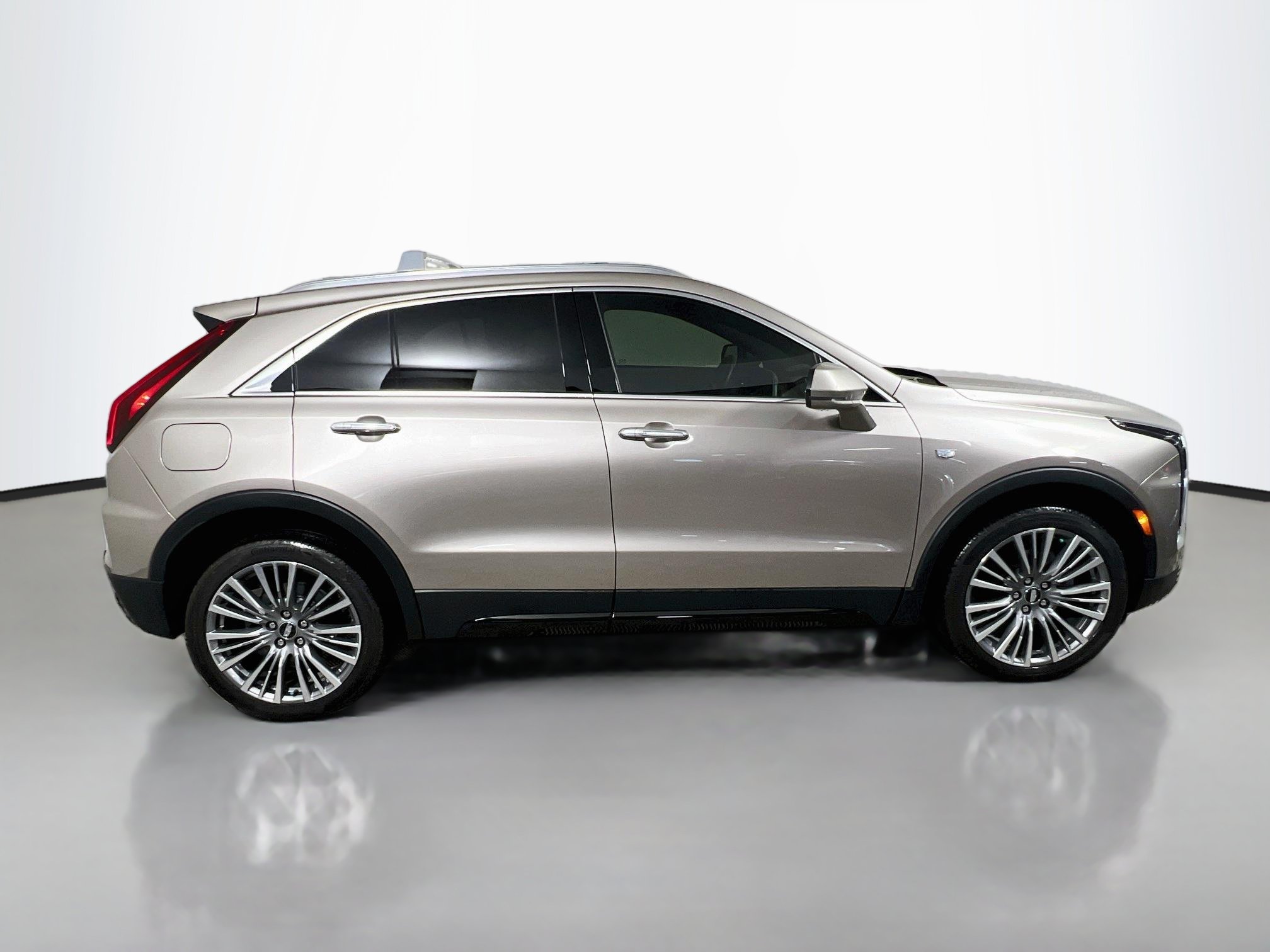 Used 2024 Cadillac XT4 Premium Luxury w/ Technology Package FWD image 3