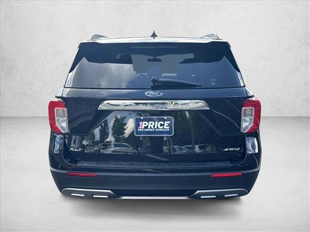 Used 2022 Ford Explorer XLT w/ Equipment Group 202A image 6