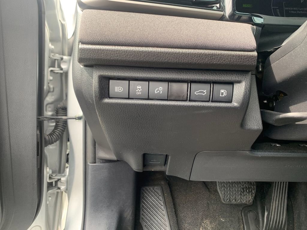 Used 2025 Toyota Camry LE FWD image 31