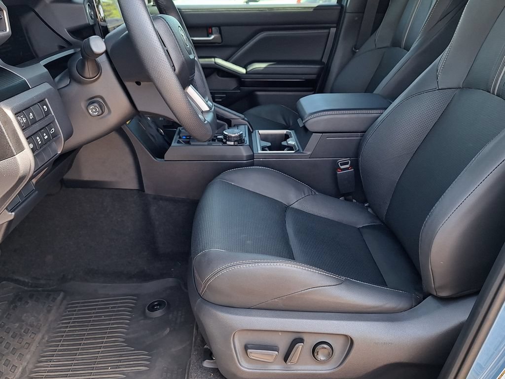 Used 2025 Toyota 4Runner Limited AWD/4WD image 11