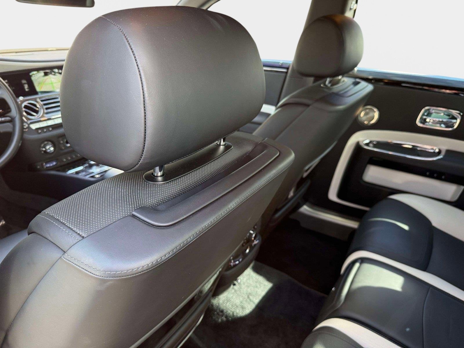 Used 2020 Rolls-Royce Ghost RWD image 29