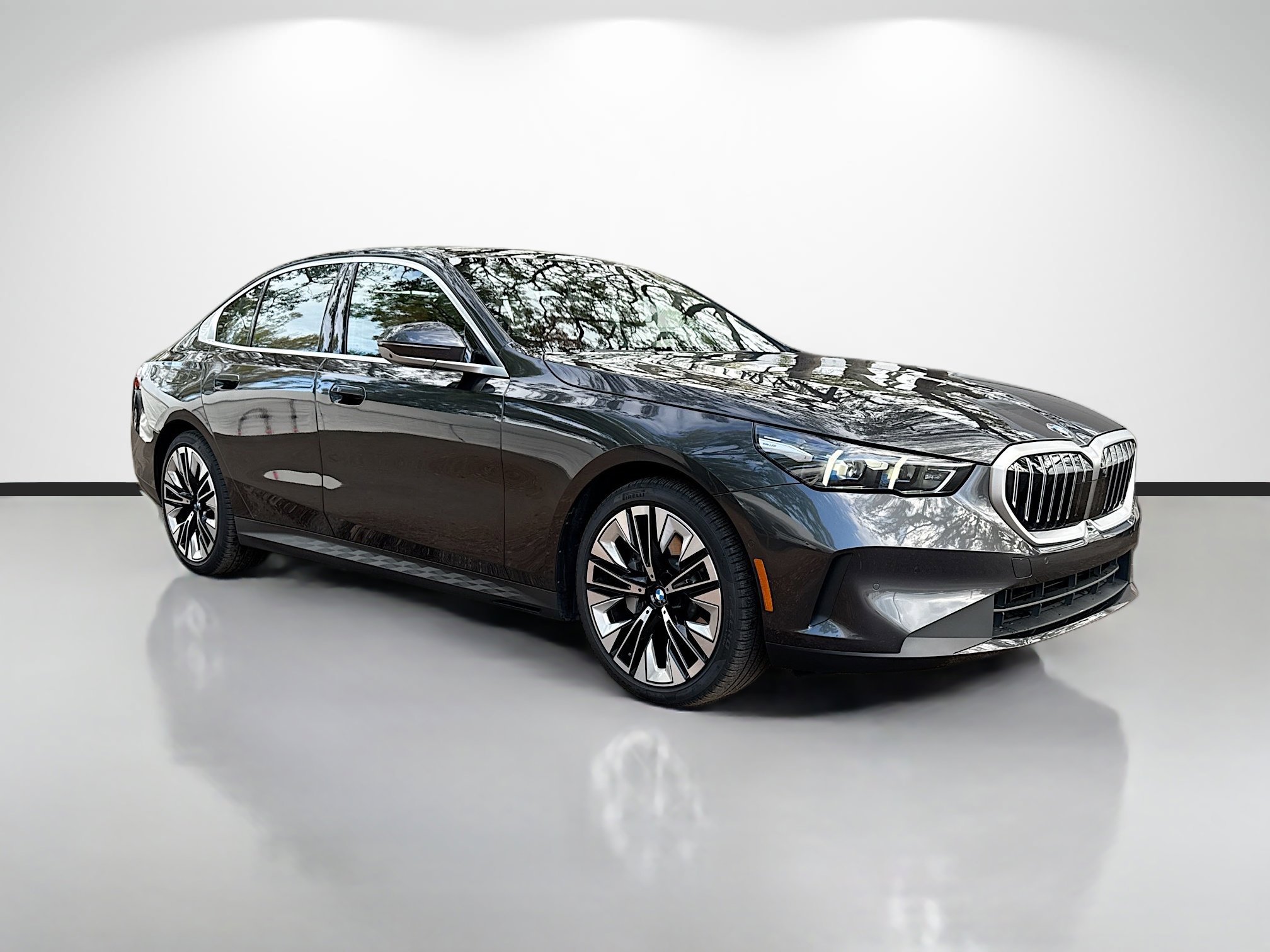 Used 2026 BMW 530i RWD image 1