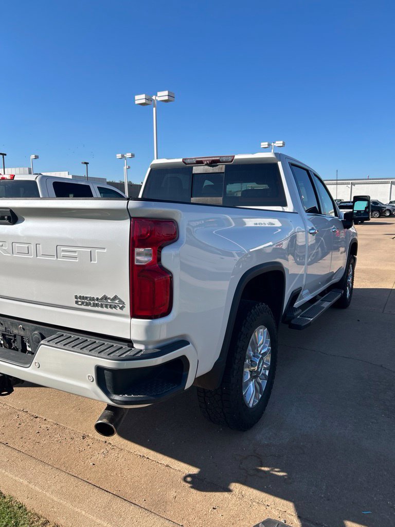 Used 2020 Chevrolet Silverado 2500 High Country w/ Technology Package AWD/4WD image 4