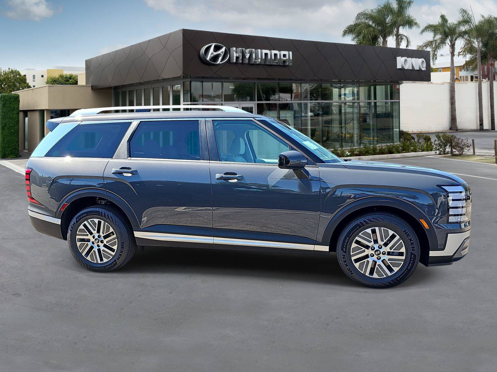 New 2026 Hyundai Palisade FWD Hybrid image 2