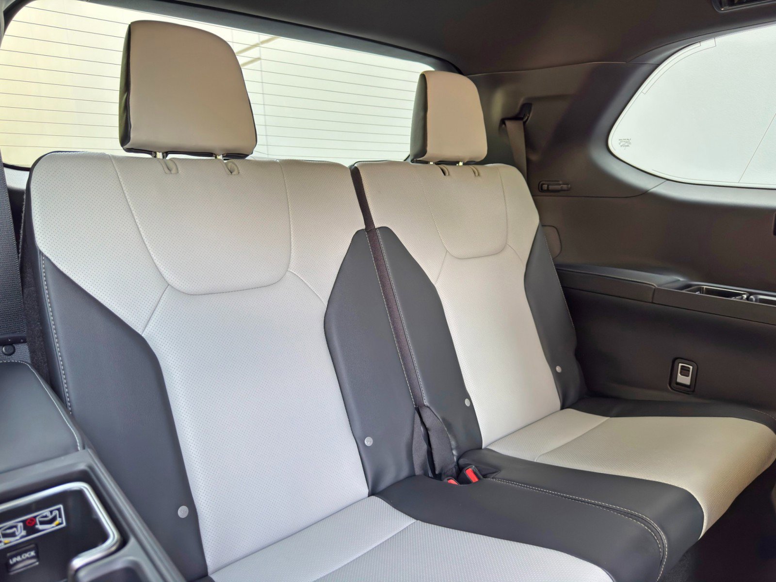 Used 2026 Lexus TX 500h AWD w/ Technology Package image 40