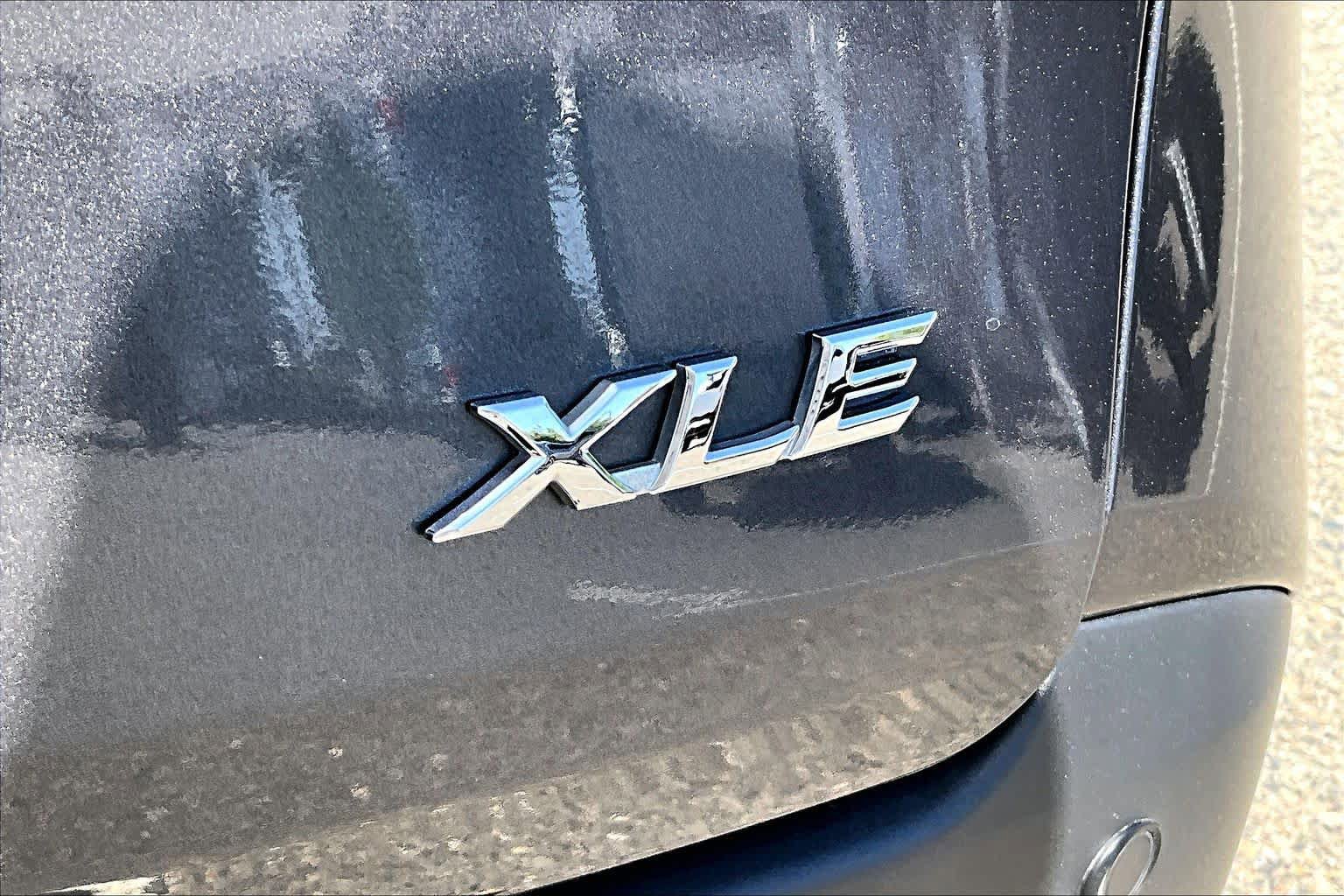 Used 2025 Toyota Sienna XLE w/ XLE Plus Package image 9