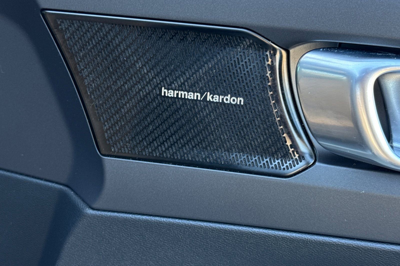 Used 2019 Volvo XC40 T5 Momentum image 21