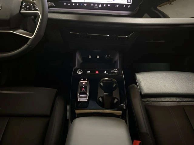 Used 2025 Audi Q6 e-tron Premium Plus w/ Premium Plus AWD/4WD image 23