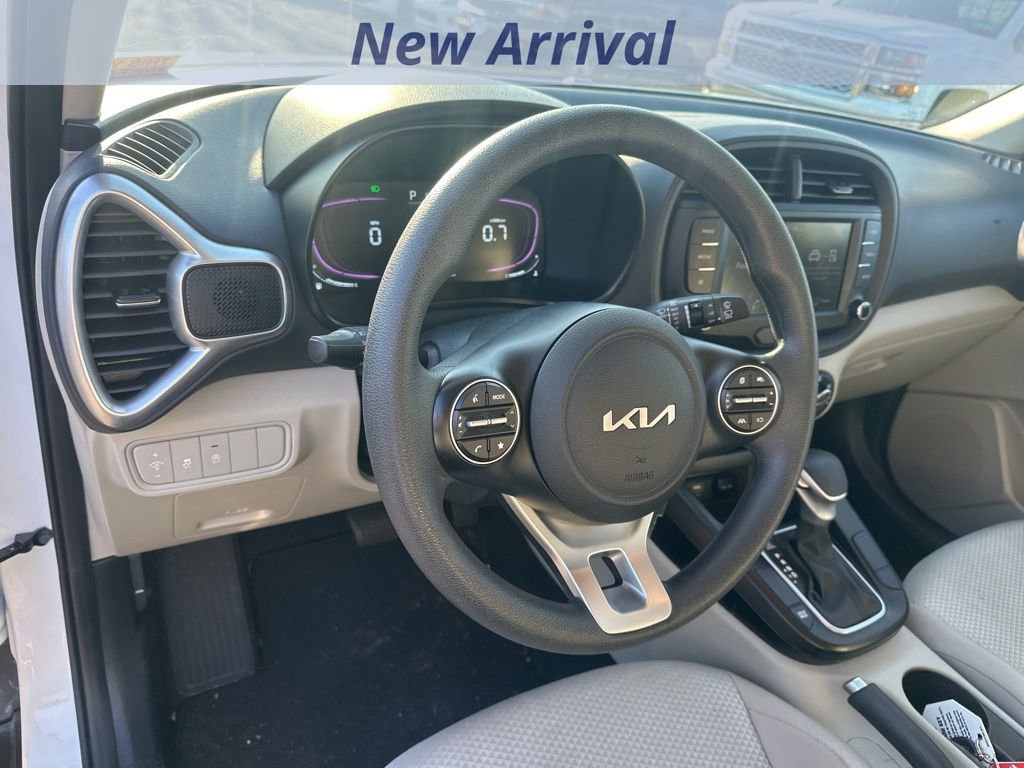 Used 2025 Kia Soul LX w/ LX Technology Package image 11