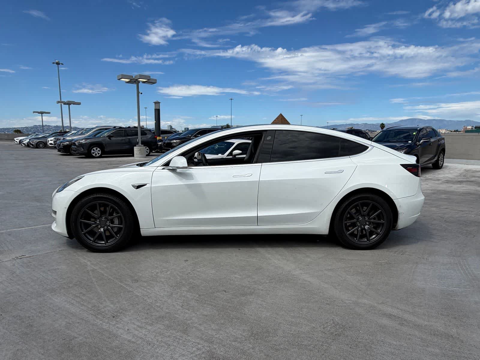 Used 2020 Tesla Model 3 Standard Range RWD image 2