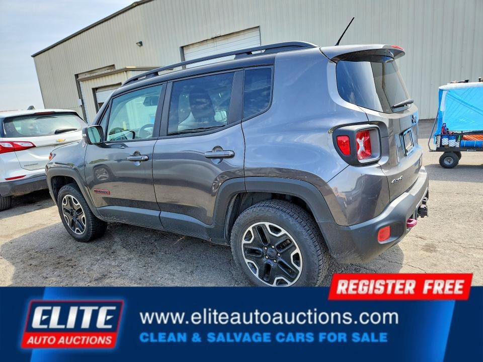 Used 2017 Jeep Renegade Trailhawk w/ Premium Trailhawk Package AWD/4WD image 4