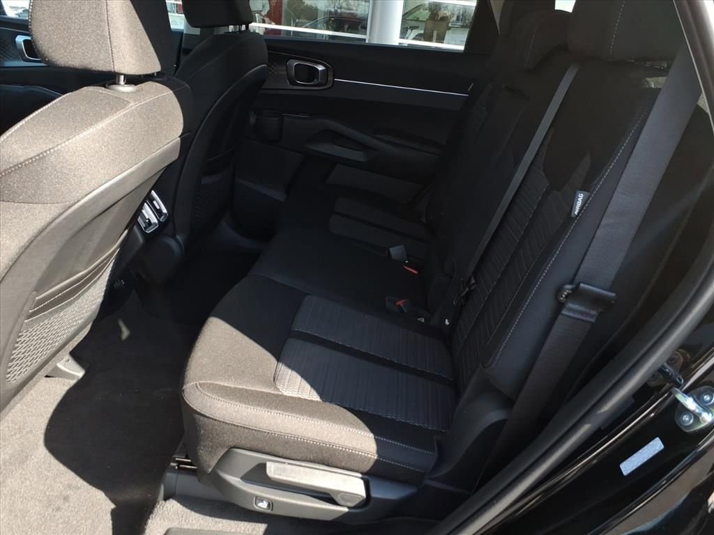Used 2026 Kia Sorento LX FWD image 8